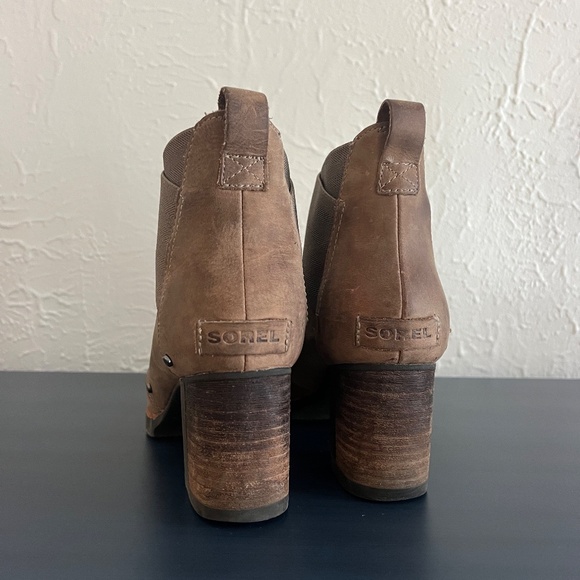 Sorel Addington Chelsea Boots - Winter Heeled Bootie - Picture 2 of 6